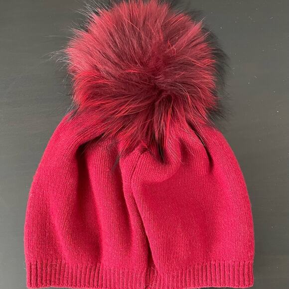 Italian Made Fine Knit Beanie w/ Fur Pom Pom NWOT - Picture 2 of 3